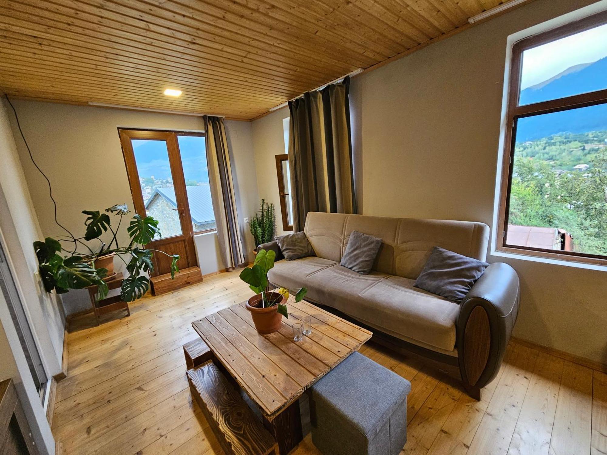 Guest House Goshtela Mestia Zewnętrze zdjęcie